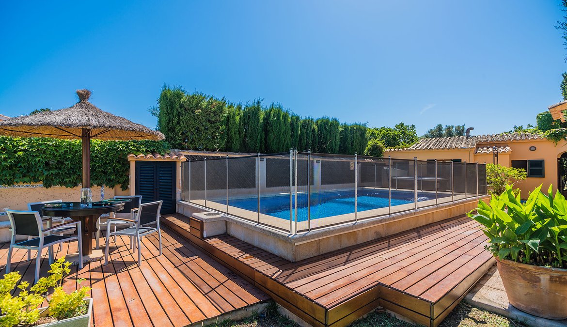 Pool with child Fence