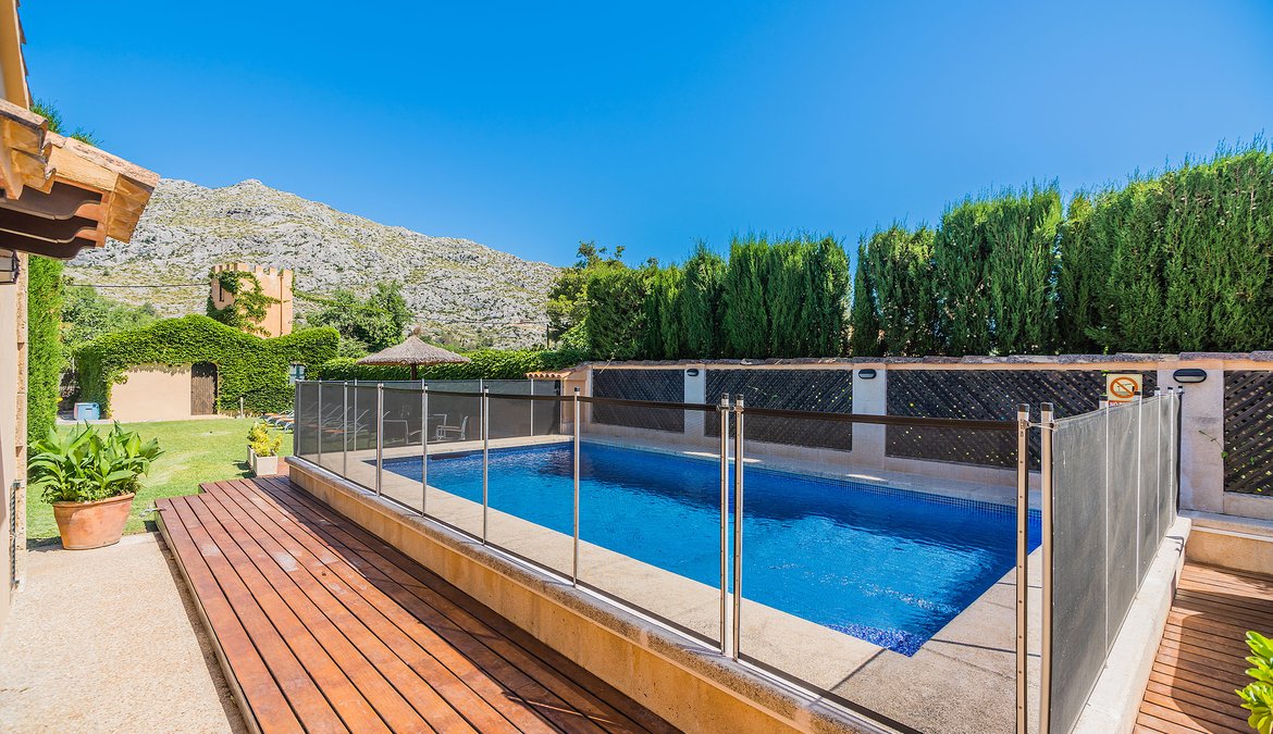 Pool with child Fence